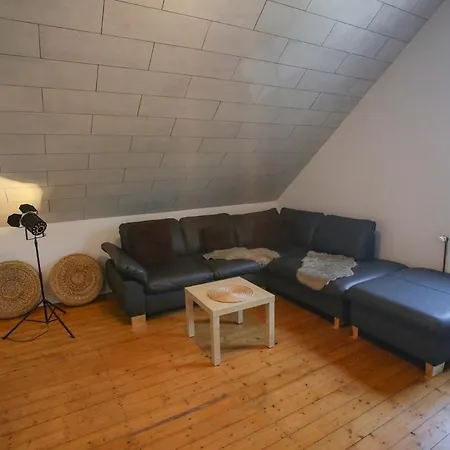 85 Qm Dg Nahe Uni Und Bis 6 P 4 Zi Kdb Lägenhet *