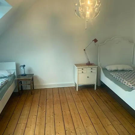 85 Qm Dg Nahe Uni Und Bis 6 P 4 Zi Kdb Lägenhet *