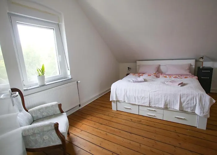 85 Qm Dg Nahe Uni Und Bis 6 P 4 Zi Kdb *